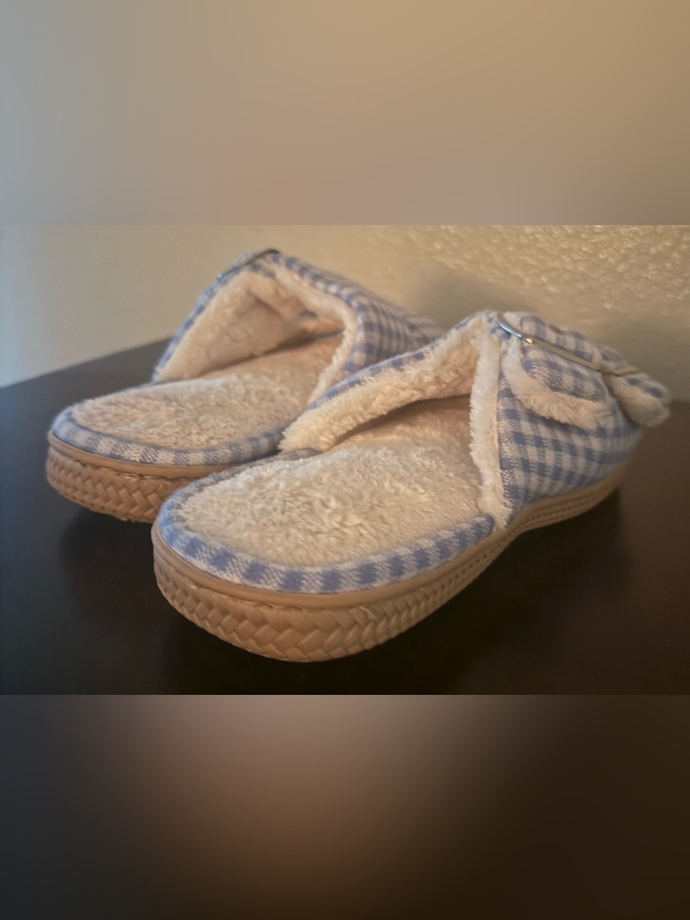 Isotoner Gingham Adjustable Double Buckle Sandal Slippers Size 8.5-9 New - Picture 4 of 4